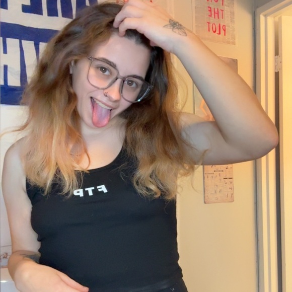 Hi I’m April🍓 - Picture 4 of 4